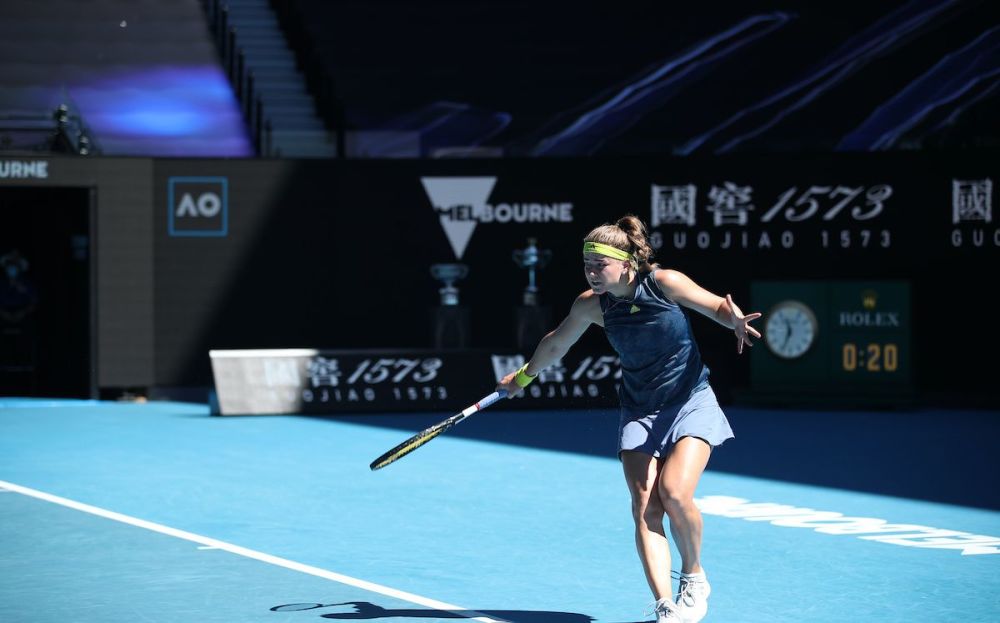 系中扮演着 系中扮演着